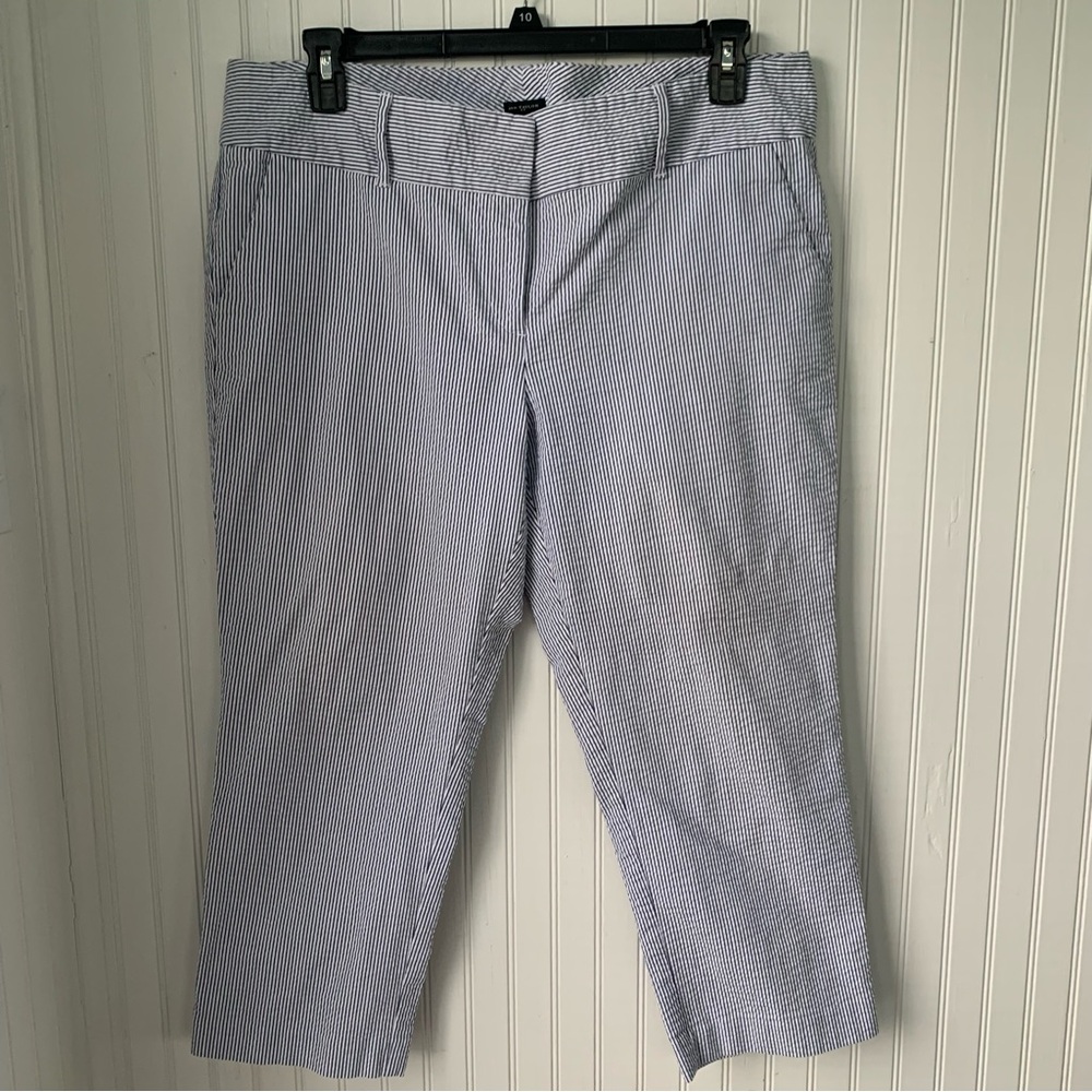 Ann Taylor Ladies (Size 16) Gray & White Striped Cropped Pants